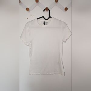 Fitted H&M white T-shirt